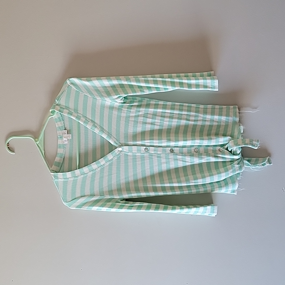 Thin sweater with fray detail